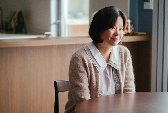 Кадр из дорамы Люби меня