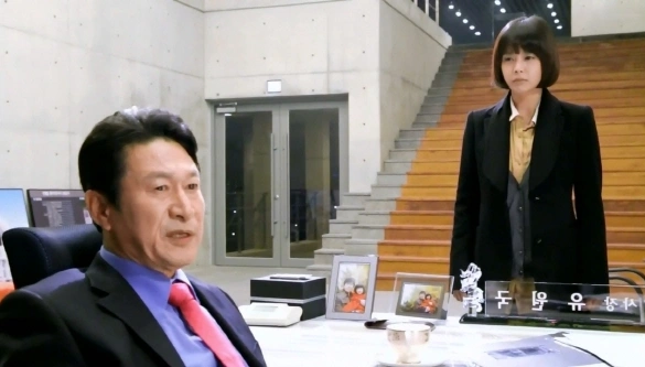 Кадр из дорамы Вампир-прокурор