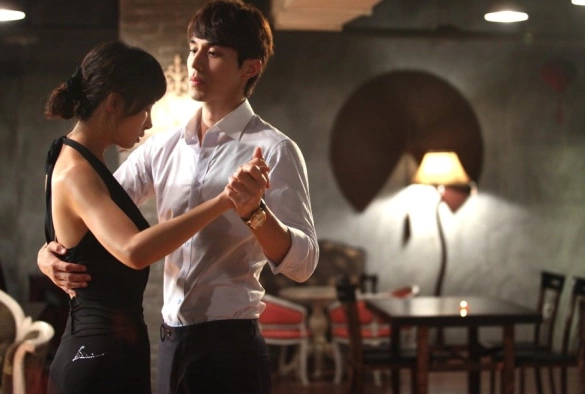 Кадр из дорамы Запах женщины