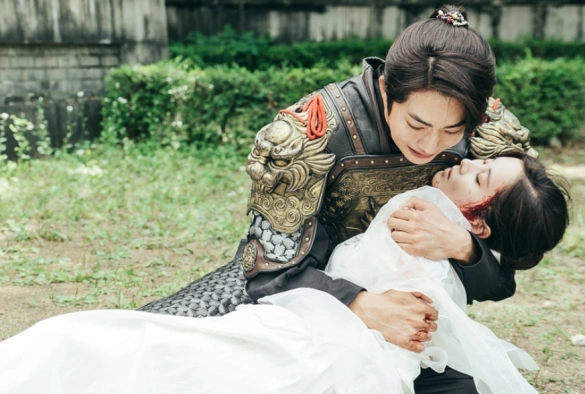 Кадр из дорамы Лунные влюблённые: Алые сердца Корё