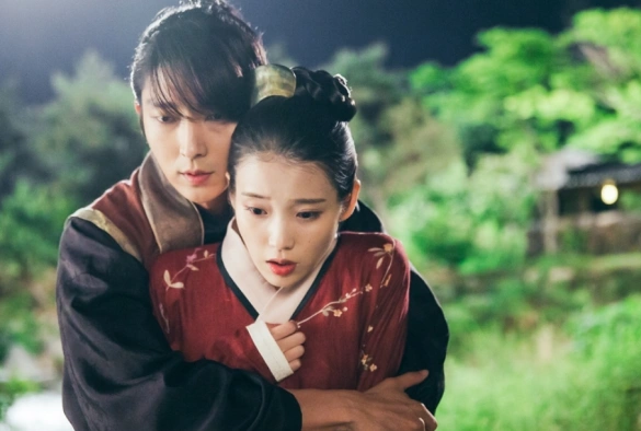 Кадр из дорамы Лунные влюблённые: Алые сердца Корё