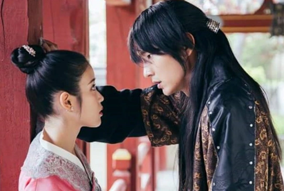 Кадр из дорамы Лунные влюблённые: Алые сердца Корё