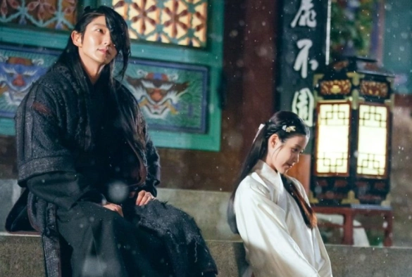 Кадр из дорамы Лунные влюблённые: Алые сердца Корё