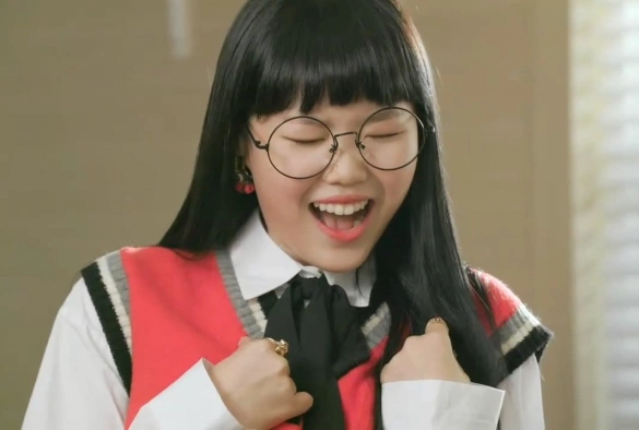 Кадр из дорамы Айдол на полставки