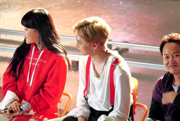 Кадр из дорамы Айдол на полставки