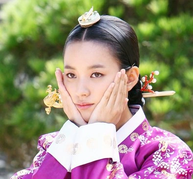 Кадр из дорамы Дон И