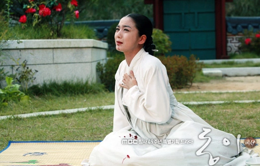 Кадр из дорамы Дон И