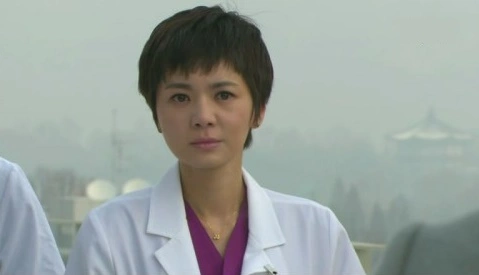 Кадр из дорамы Доктора акушеры-гинекологи