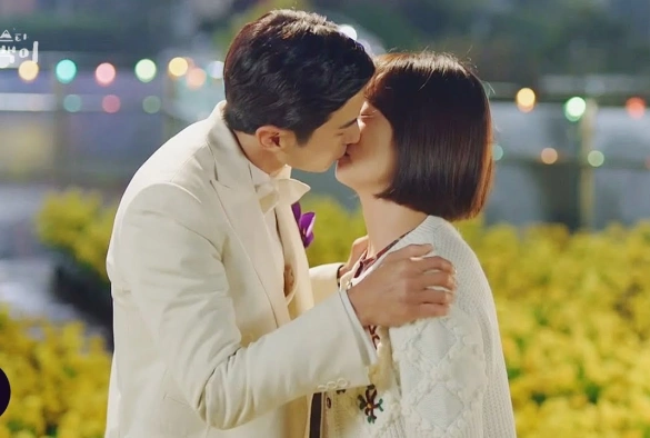 Кадр из дорамы Суперзвезда Ю Пэк