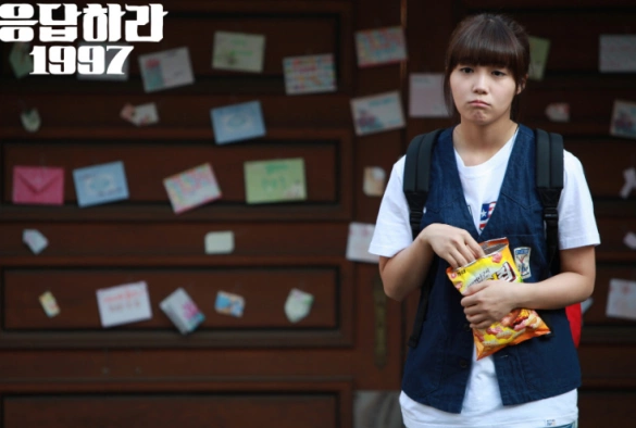 Кадр из дорамы Ответ в 1997