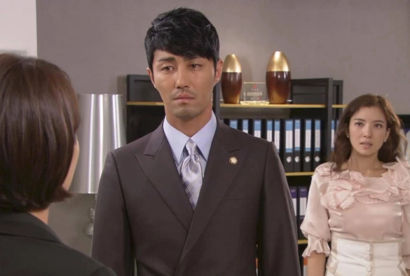 Кадр из дорамы Мэрия