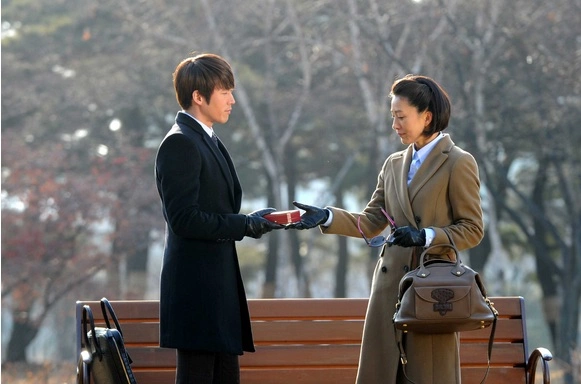 Кадр из дорамы Мидас