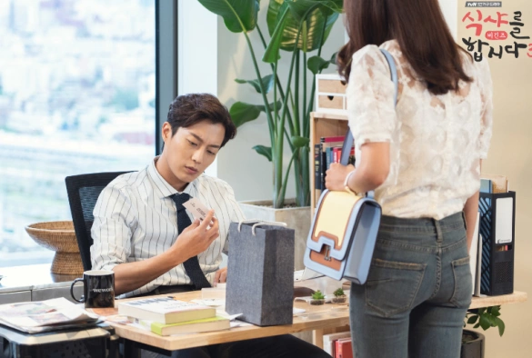 Кадр из дорамы Кушать подано 3 сезон