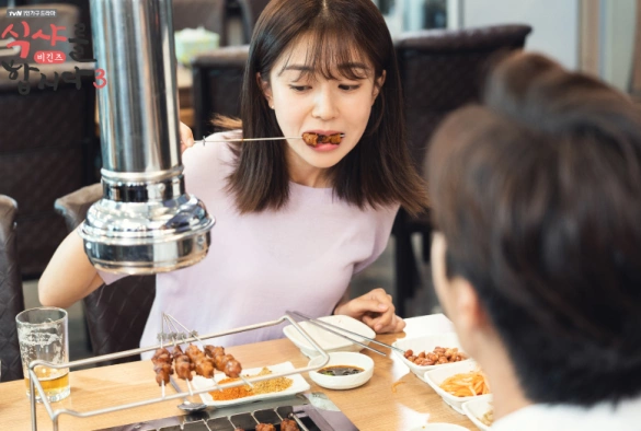 Кадр из дорамы Кушать подано 3 сезон