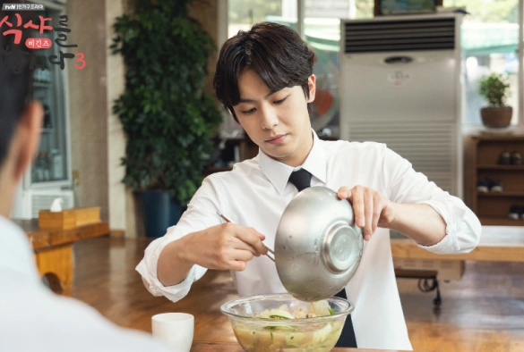 Кадр из дорамы Кушать подано 3 сезон