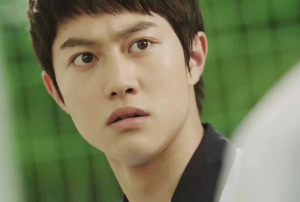 Кадр из дорамы Переходный возраст