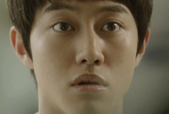 Кадр из дорамы Переходный возраст