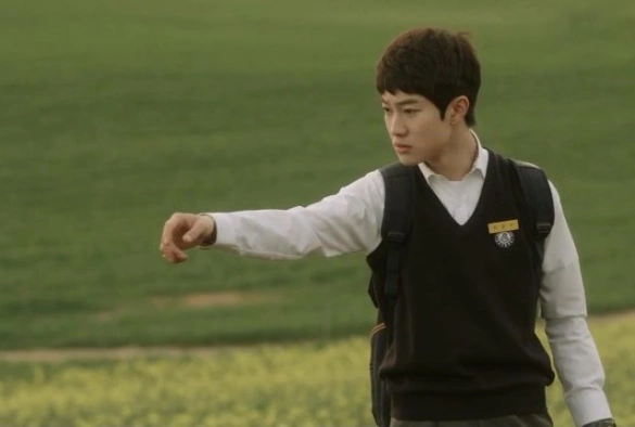 Кадр из дорамы Переходный возраст