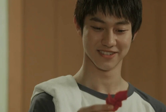 Кадр из дорамы Переходный возраст