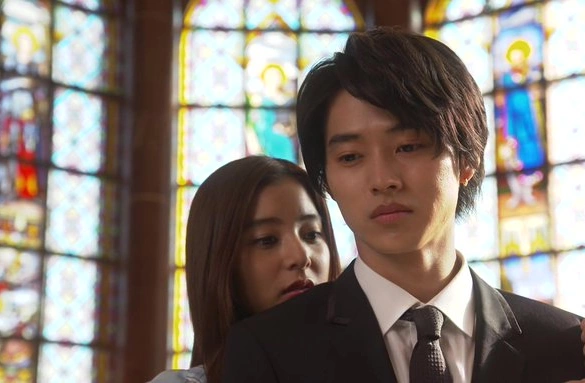 Кадр из дорамы Поцелуй, который убивает