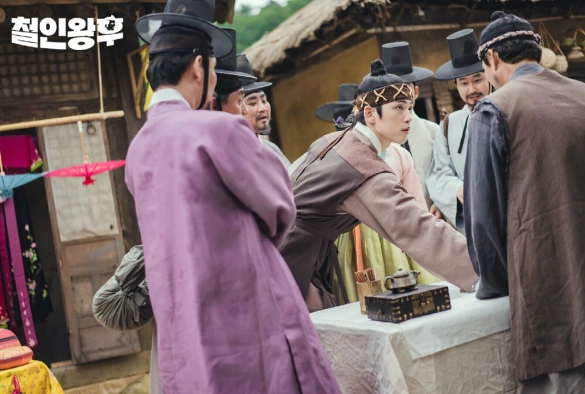 Кадр из дорамы Королева Чорин