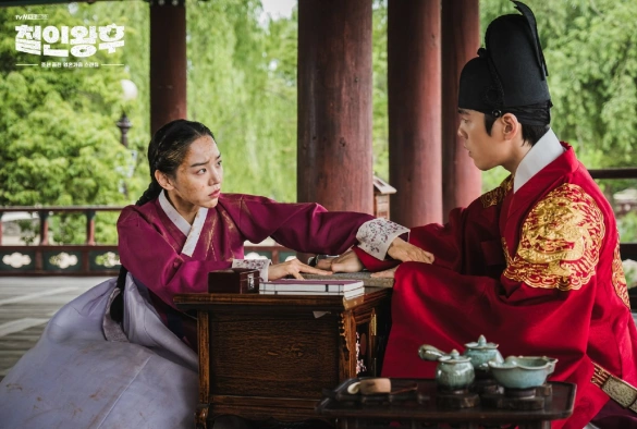 Кадр из дорамы Королева Чорин