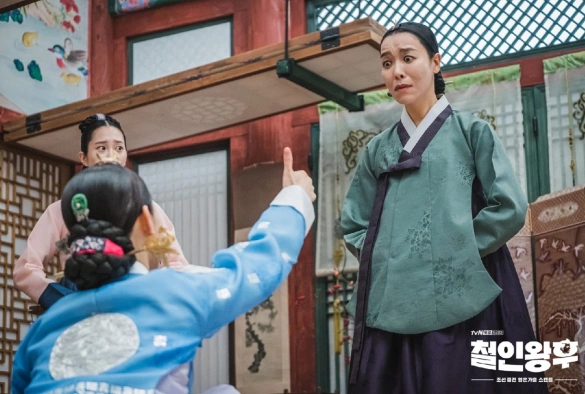 Кадр из дорамы Королева Чорин