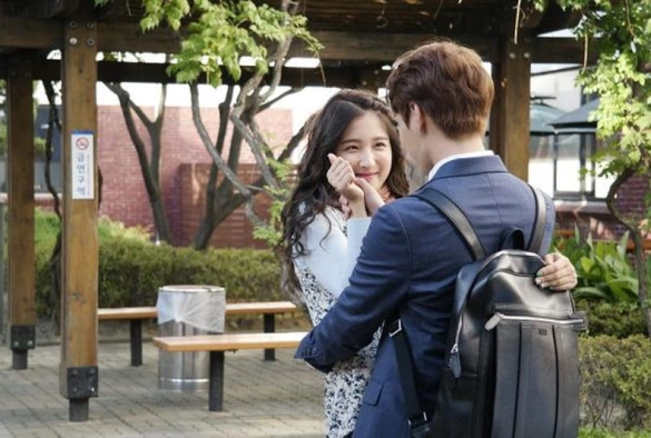 Кадр из дорамы Ей 200 лет