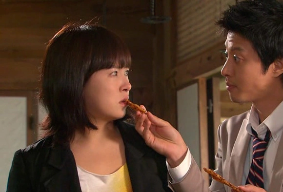 Кадр из дорамы Когда наступает ночь