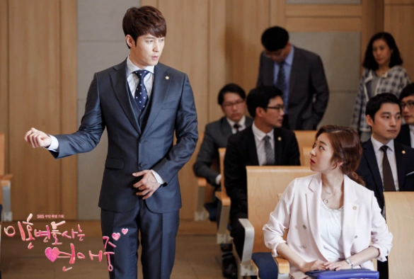 Кадр из дорамы Влюбленный адвокат по разводам