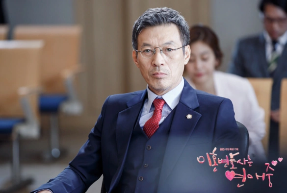 Кадр из дорамы Влюбленный адвокат по разводам