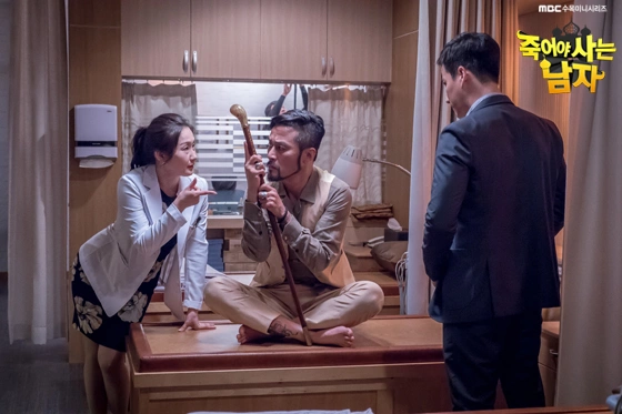 Кадр из дорамы Мужчина, который умер, чтобы жить