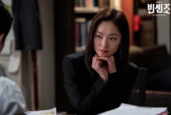 Кадр из дорамы Винченцо