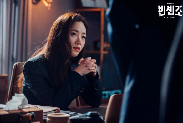 Кадр из дорамы Винченцо