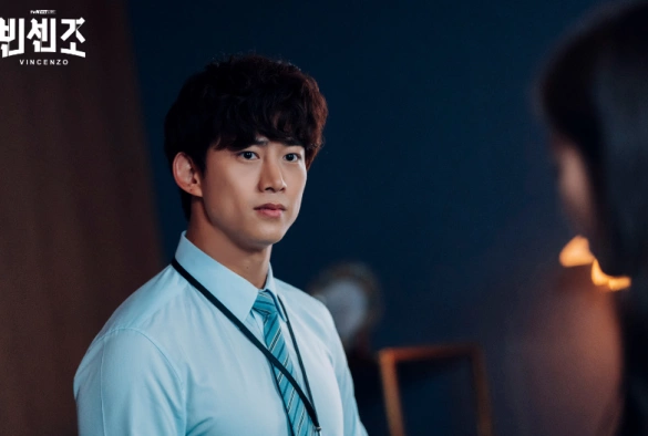 Кадр из дорамы Винченцо