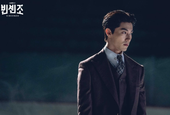 Кадр из дорамы Винченцо