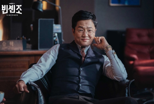 Кадр из дорамы Винченцо