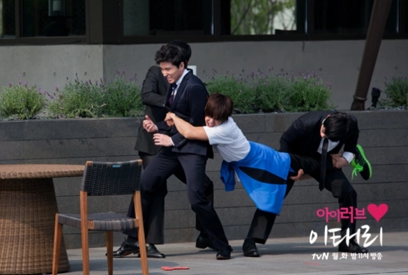 Кадр из дорамы Я люблю Ли Тэ Ри