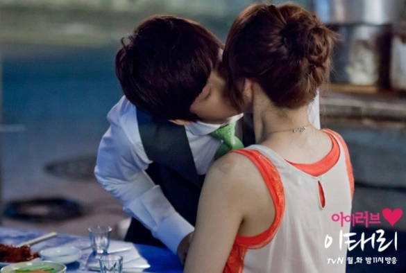 Кадр из дорамы Я люблю Ли Тэ Ри