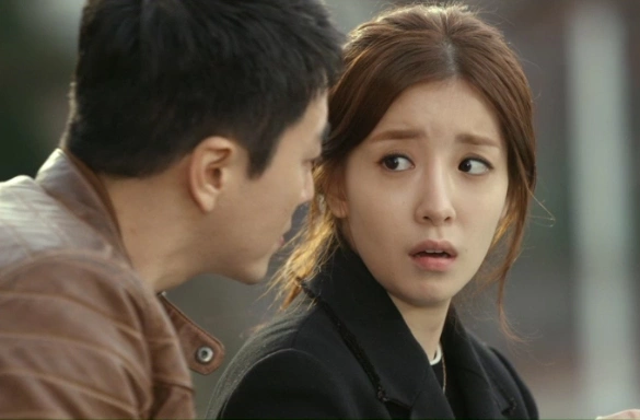 Кадр из дорамы Обнажённый пожарный