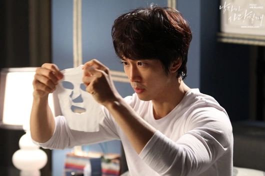 Кадр из дорамы Когда мужчина любит