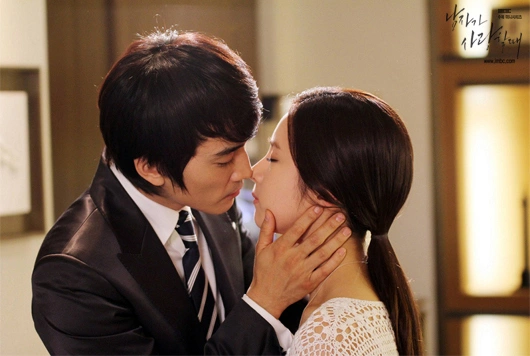 Кадр из дорамы Когда мужчина любит