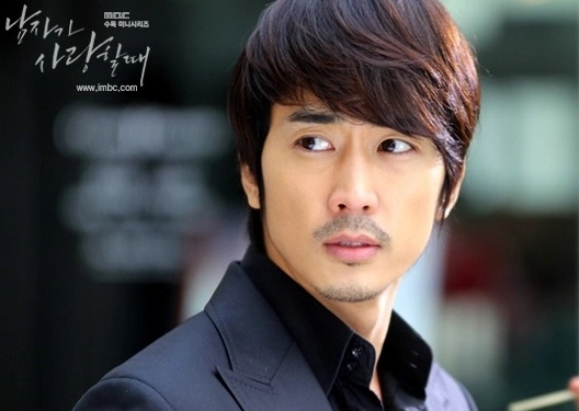 Кадр из дорамы Когда мужчина любит