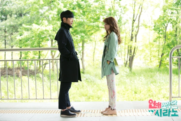 Кадр из дорамы Агентство знакомств «Сирано»