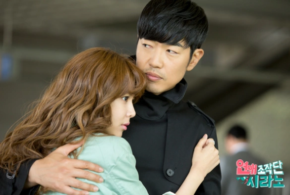 Кадр из дорамы Агентство знакомств «Сирано»