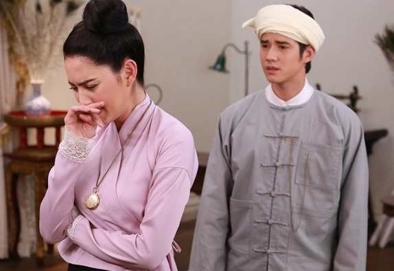 Кадр из дорамы Назад в будущее