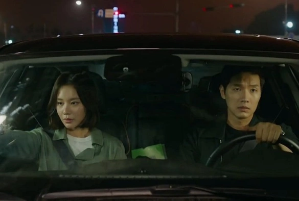 Кадр из дорамы Разыскивается