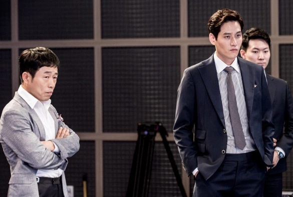 Кадр из дорамы Разыскивается