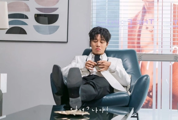 Кадр из дорамы Привет? Это я!