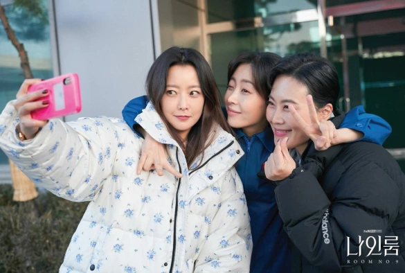 Кадр из дорамы Комната №9